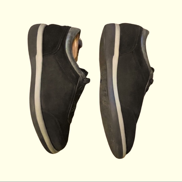 Armani Collectini Sneakers in Navy. Pitched in Belarus, barely worn size. 41 - Picture 1 of 6